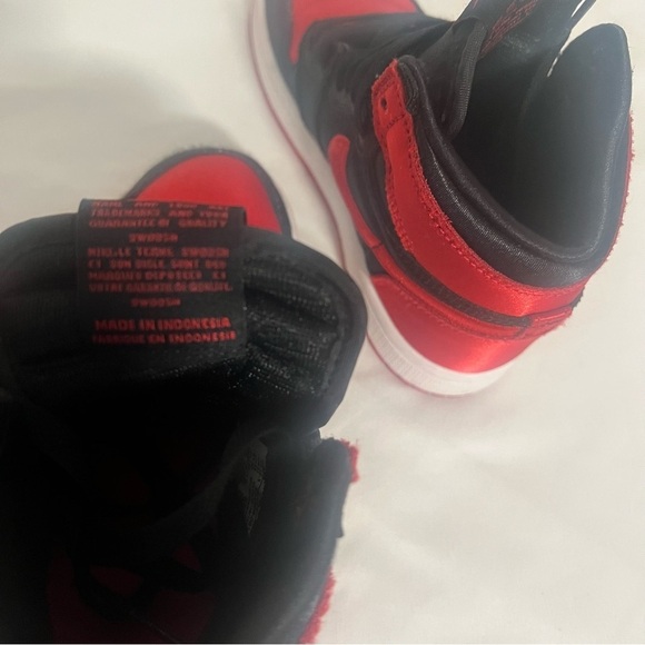 Satin Bred Air Jordan 1 Retro High OG Satin Red Black FD5304-061 PS Kids Sz 13C - Picture 6 of 10